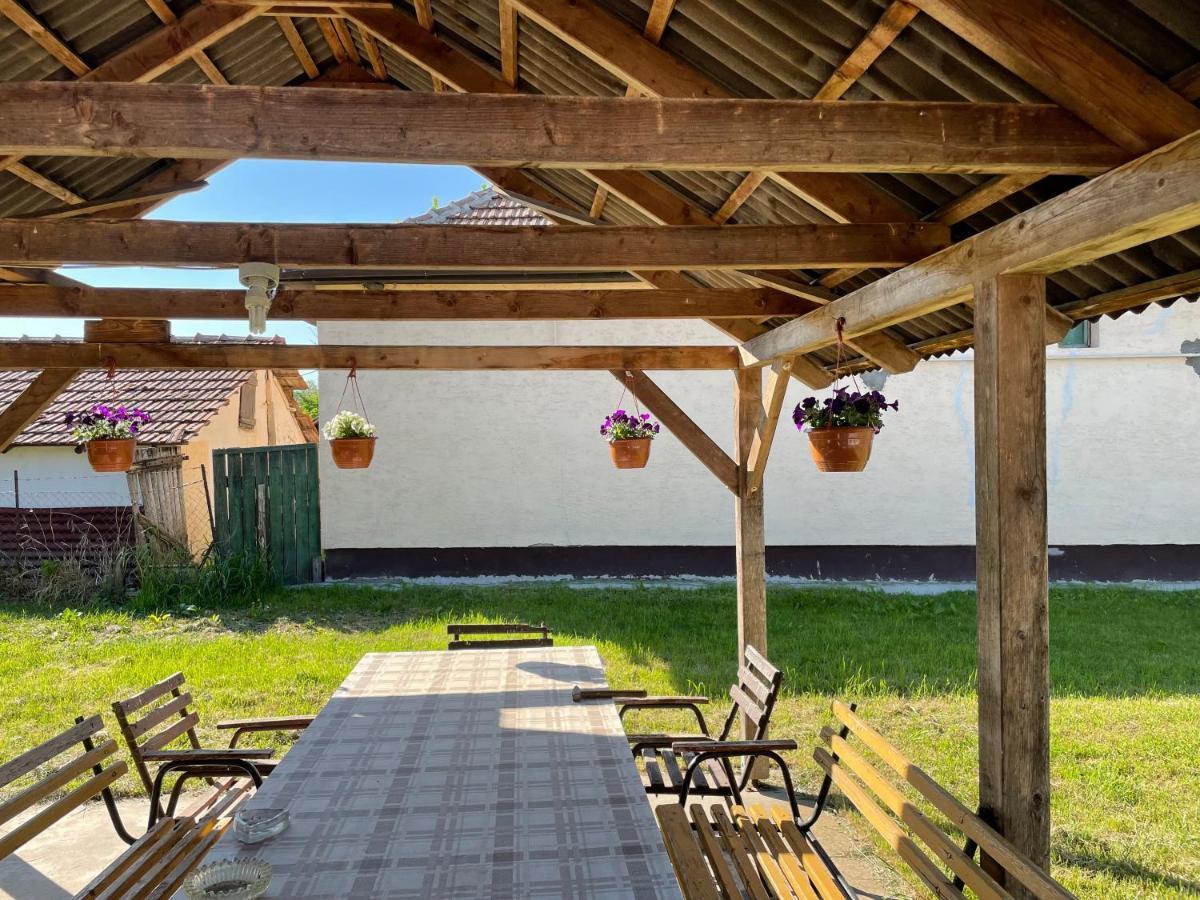 Appartamento Zsuzsa Apartman Poroszló Esterno foto